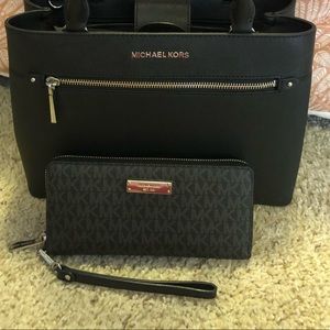 Michael Kors Logo Continental Wristlet